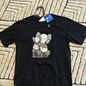 BRAND NEW KAWS X UNIQLO EXCLUSIVE T SHIRT